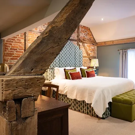 The Coat And Bear - A Heartwood Inn-2