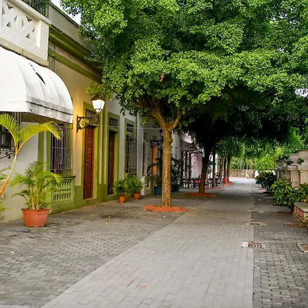 Honky Tonk Colonial-2