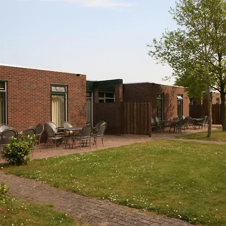 Recreatiepark en Jachthaven De Scherpenhof-3
