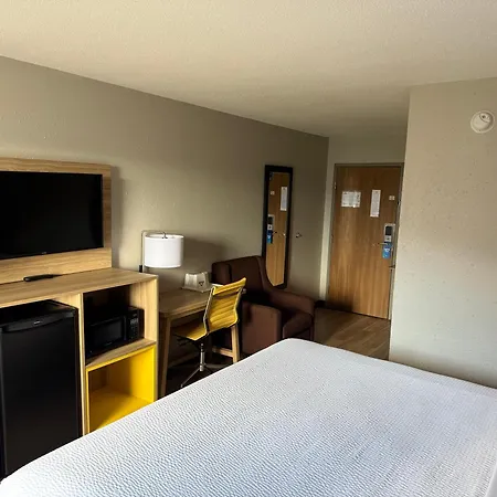 Days Inn By Wyndham Muncie -Ball State University-3