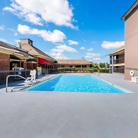 Quality Inn & Suites Fayetteville I-95-2