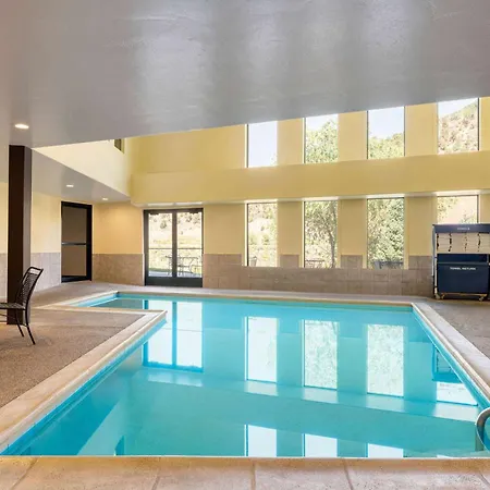 Days Inn By Wyndham Carbondale-2