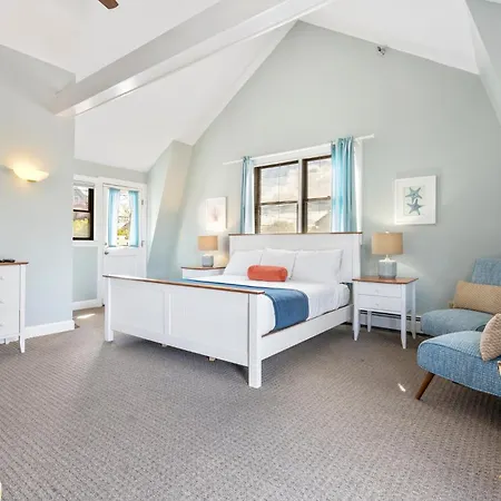 The Lighthouse Inn & Suites-2