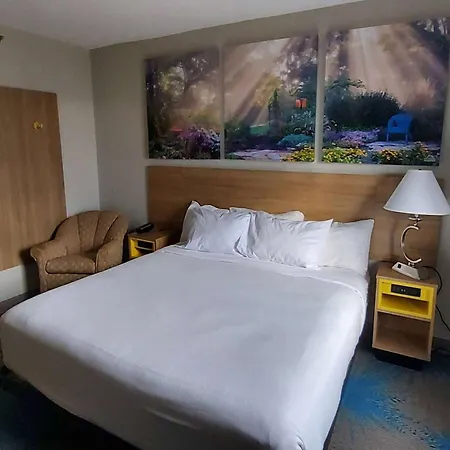 Days Inn By Wyndham Willmar-3