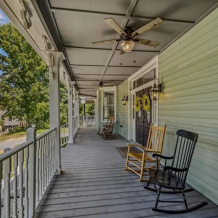 The Grand Castalian Inn Bed And Breakfast-2