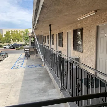 Hi Rise Motel-2