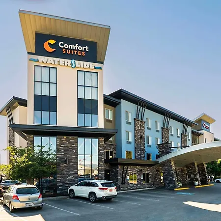 Comfort Suites Kelowna-3