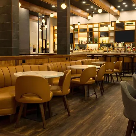 Radisson Hotel & Suites Fort Mcmurray-2