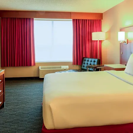 Radisson Hotel & Suites Fort Mcmurray-2