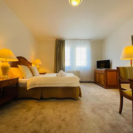 Hotel Majovey-3