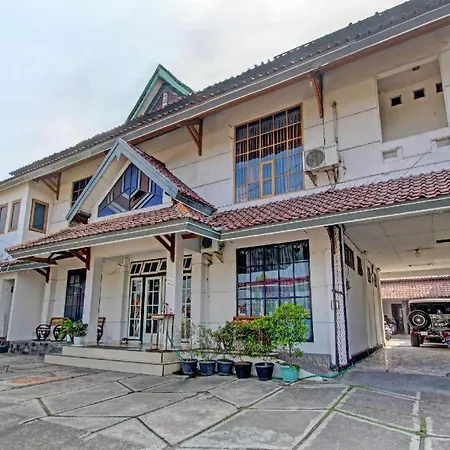 Oyo 91525 Hotel Bugisan-2