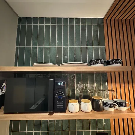 Green Ivy Luxury Room With Private Garden-2