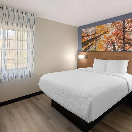 Days Inn & Suites By Wyndham Green Bay Wi-3