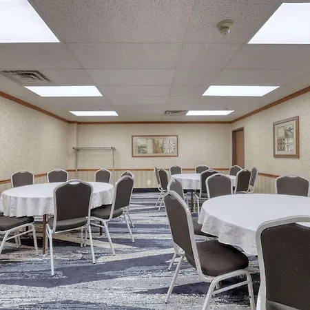 Comfort Suites Appleton Airport-3