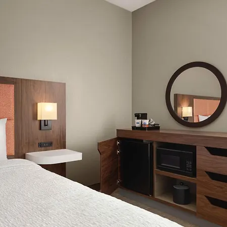 Hampton Inn Charlottesville-3