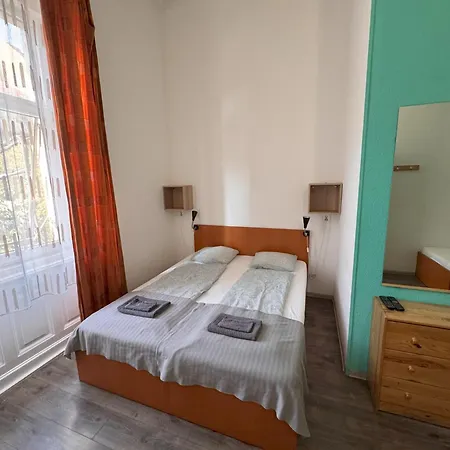Omega Guesthouse Budapest-3