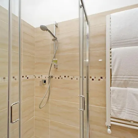Villa Gisi Guest House-3