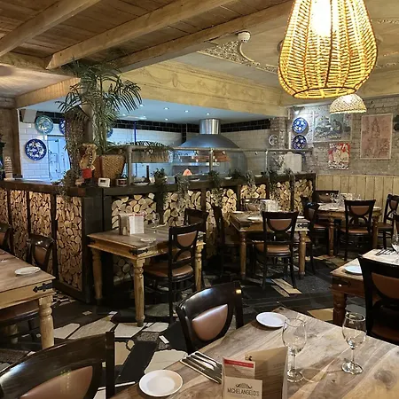 Michelangelos - Rooms, Restaurant & Bar-2