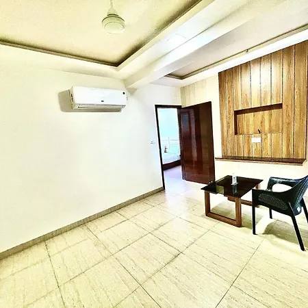 Gr Palace, In Front Of Sea-Beach With Breakfast, Swimming-Pool, Fully Air-Conditioned, Hotel With Parking Availability-3