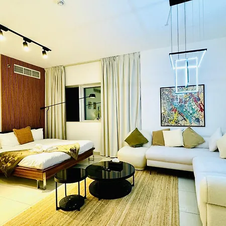 Private Rooms In 3 Bedroom Apartment Skynest Homes Marina Pinnacle-3