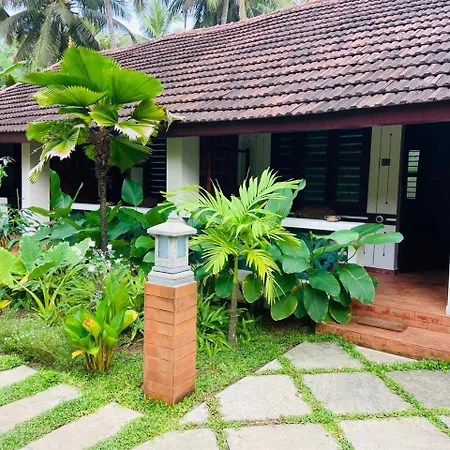 Hotel Holiday Home-2