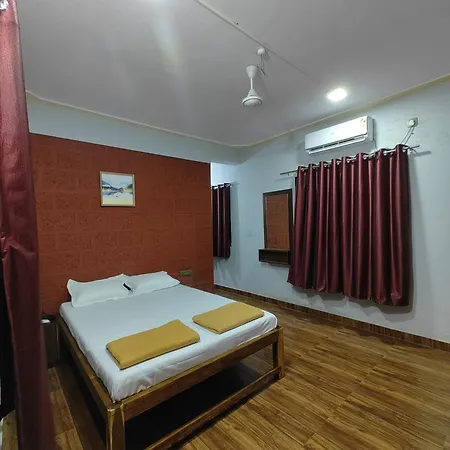 Shravani Holiday Inn-3