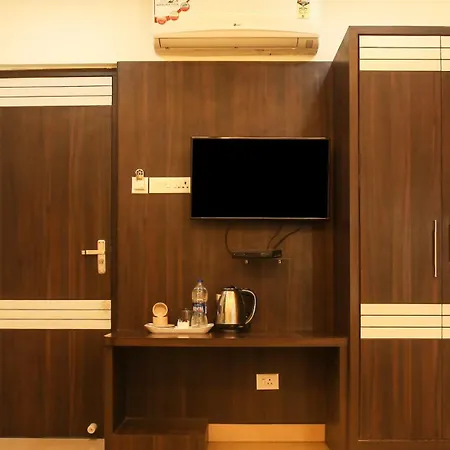 Hotel Janki International 3 Km From Kashi Vishwanath Temple Free Pickup From Railway Station-3