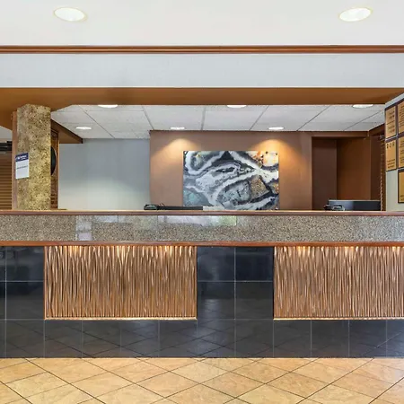Best Western Plus Landing View Inn&Suites-2
