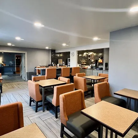La Quinta Inn By Wyndham Sheboygan-3