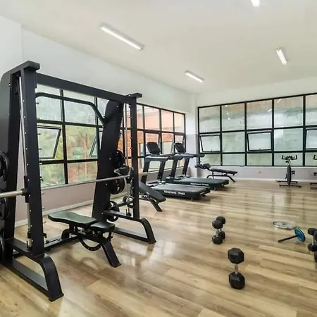Apple Tree Apartment , 2 Bedroom Luxury Suites-3