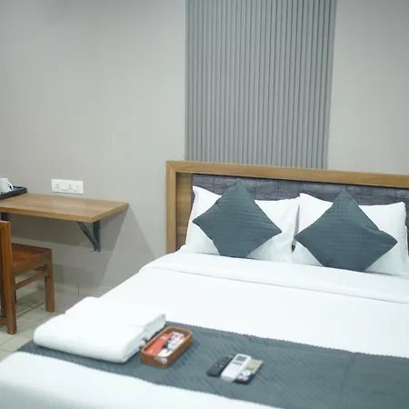 Cruz Inn Calicut-3