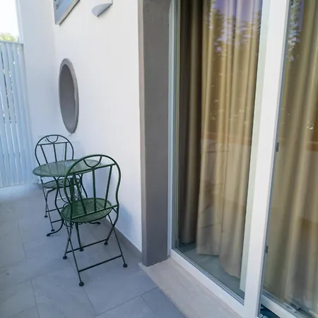 Suite 14-3