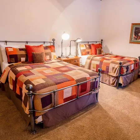 Silver Aspen - Five Bedroom Loft Luxury Townhome Hotel Room-2