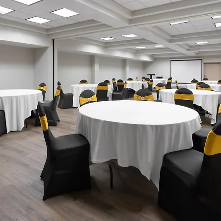 Days Inn & Suites By Wyndham Albany-3