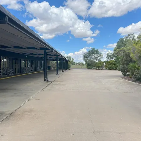 Albert Park Motor Inn - Pool And Shaded Parking-2