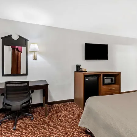 Quality Inn Marietta Near Dobbins Arb-3