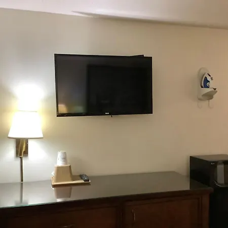 Super 8 By Wyndham Riverside/Kansas City-3