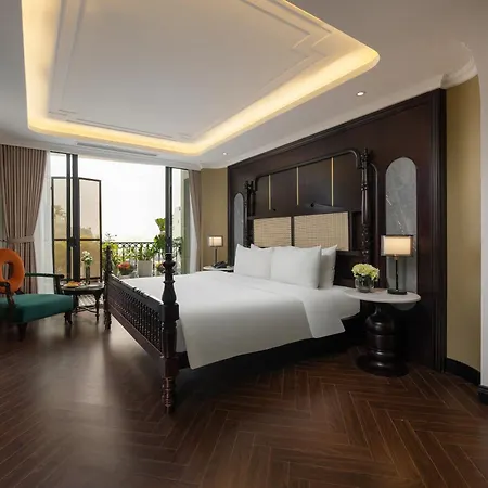 May De Ville Crown Hotel-2