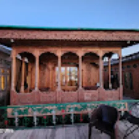Young Bombay Premium Heritage Houseboat-2