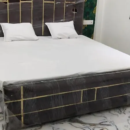 Gayatri Grand Paying Guest House-2