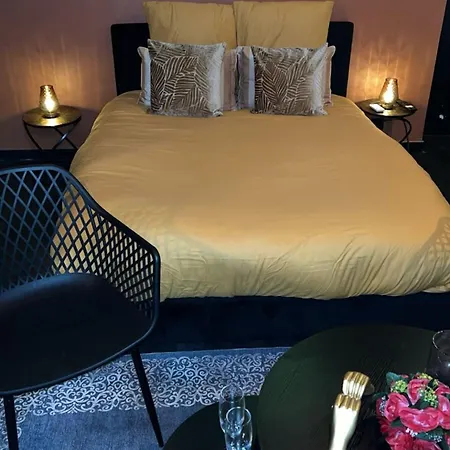 Love Room-3