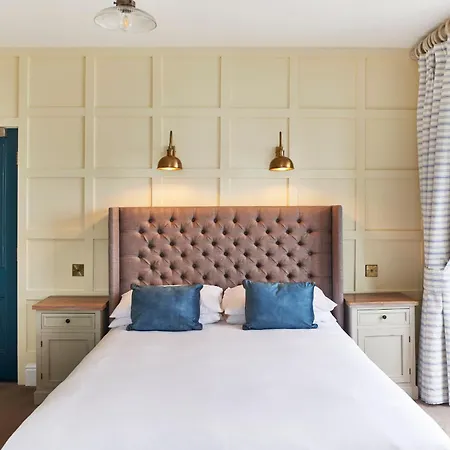 Outlaw'S Guest House-3