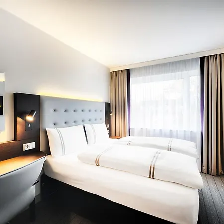 Premier Inn Berlin City Süd-3