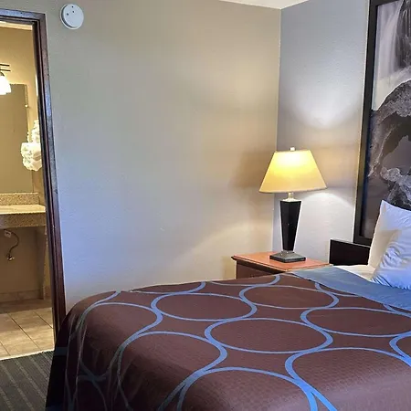 Super 8 By Wyndham Vancouver East-3