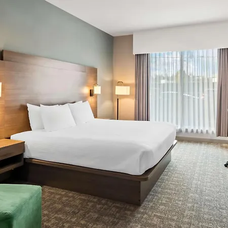 Best Western Plus Pitt Meadows Inn & Suites-3