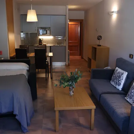 Aparthotel El Serch-3