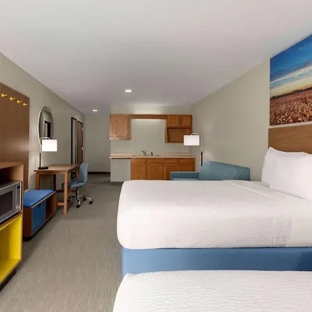 Days Inn By Wyndham Hillsboro-2
