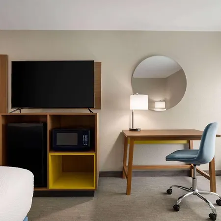Days Inn By Wyndham Hillsboro-3