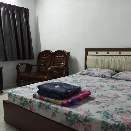 Tony'S Guesthouse At Teluk Bahang-2