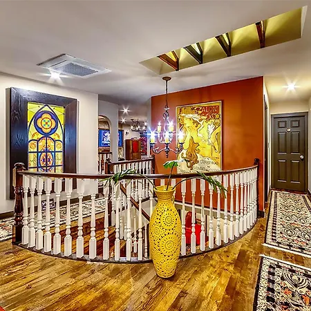Neocolonial Nouveau Kensington Vacation Home-2